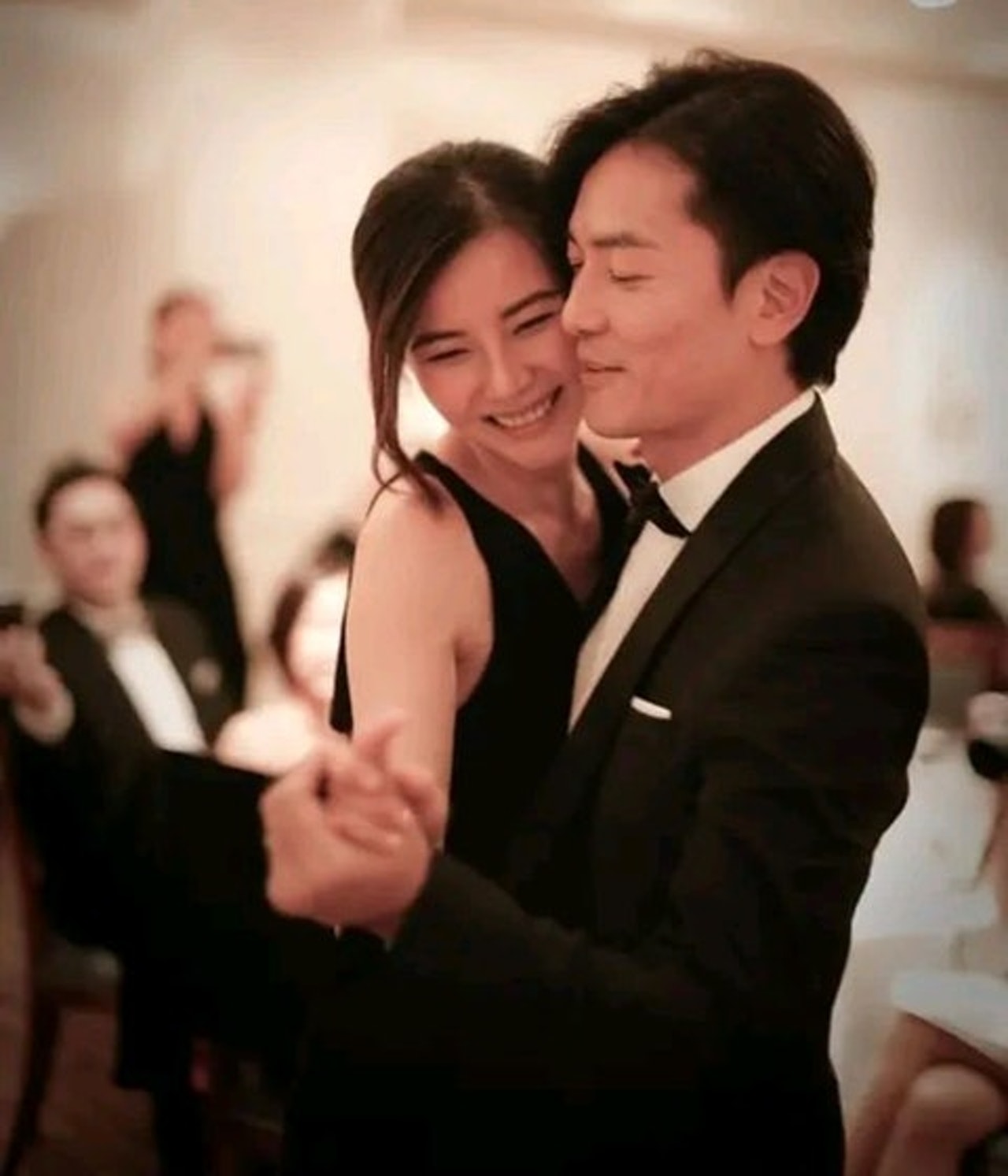 郑伊健与蒙嘉慧锺情日本，2013年1月28日与郑伊健于东京结婚，之后还到日本置产，并设立房地产公司。