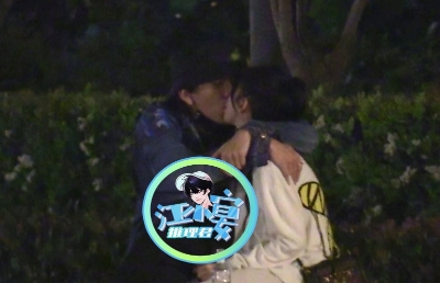 在曝光的视频中，蔡卓宜前面闹脾气，多次不让王大陆搭肩，但最后软萌的被对方在街头多次拥吻。