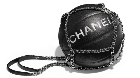 这个Chanel篮球备受周杰伦喜爱，还曾在他的个人IＧ上下过球场、亮过相！