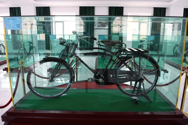 这是在甘肃三木自行车博物馆拍摄，1903年产自日本的飞鹰自行车。