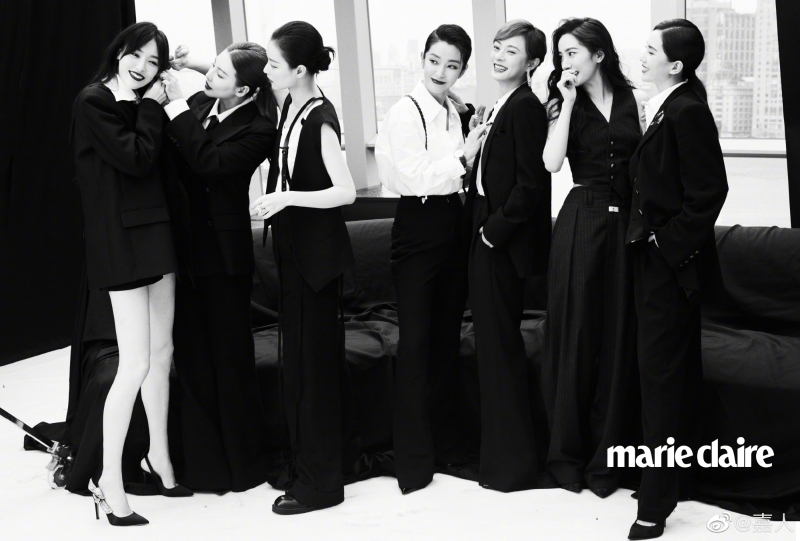 唐嫣（左起）、张雨绮、倪妮、李冰冰、孙俪、杨幂及刘诗诗为《嘉人女性影响力之夜》拍摄大合照。