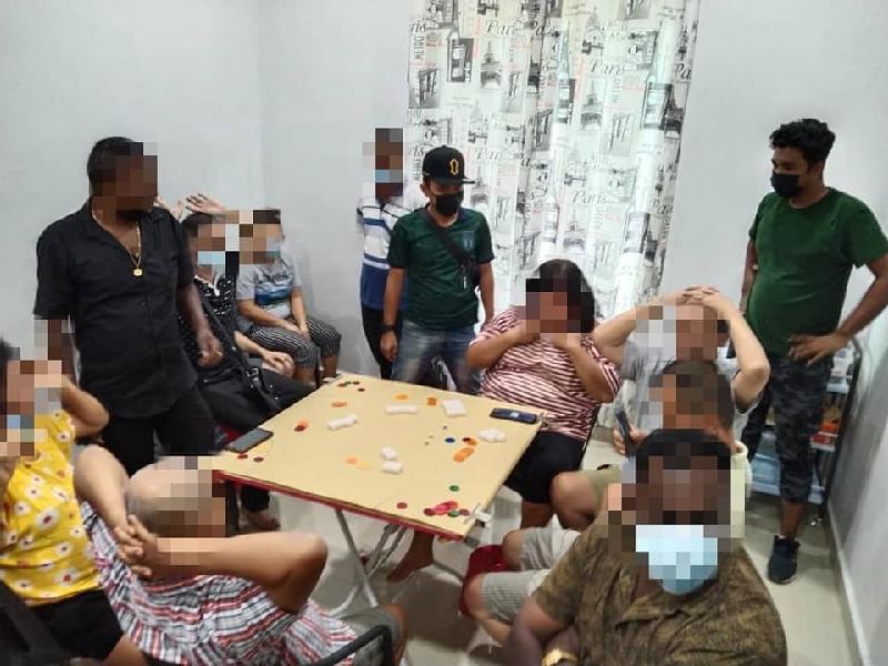 14名男女居家无聊，相约打麻将后齐齐被捕。