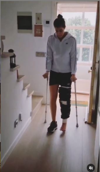 马琳的左膝手术成功，已出院回到家休养，开始了漫长的康复之路。（马琳IG截图）