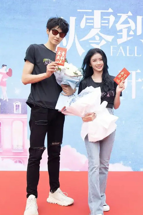 蔡卓宜新剧搭上高191cm的肖凯中，两人的身高差引发不少讨论。
