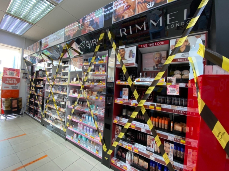 部分药剂行的化妆品区域开放销售，部分则继续封锁。