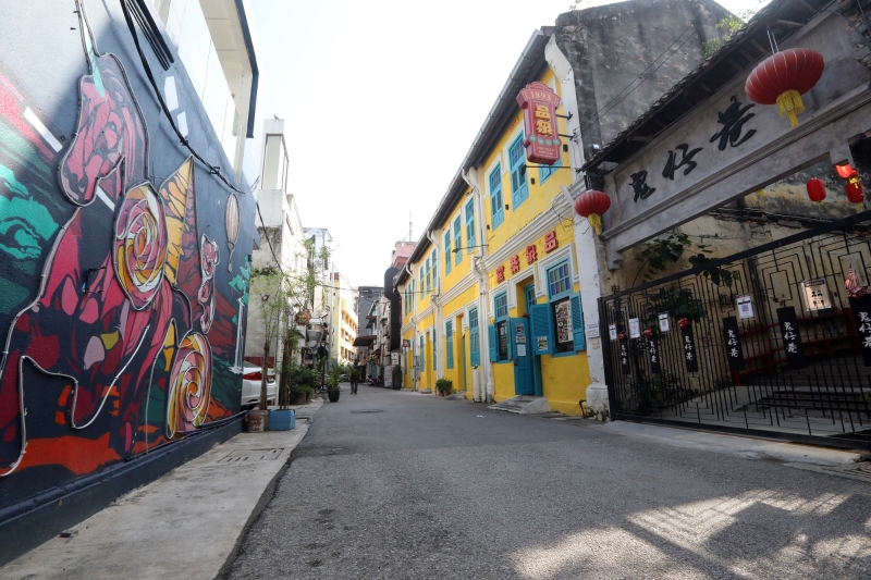 鬼仔巷在疫情期间新增了不少壁画，却因管制令而暂时关闭，无法让游客到访打卡。


