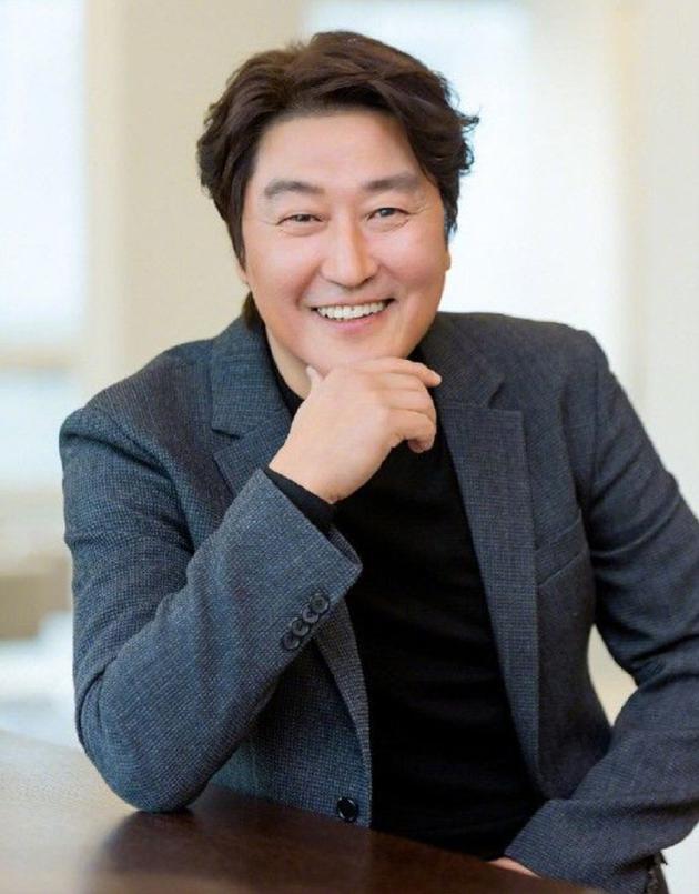 宋康昊是第5位成为康城影展评审的韩国电影人，在韩国男演员中则是第一人。