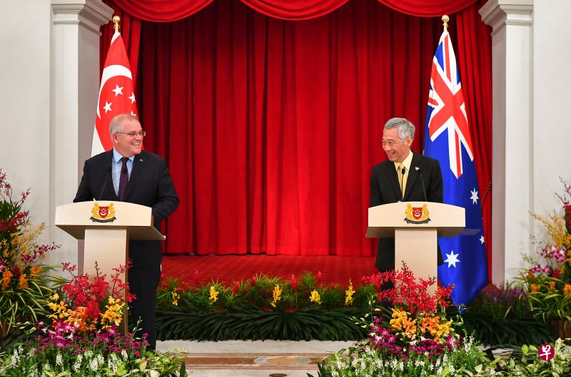 李显龙（右）昨天与来访的澳洲总理莫里森共同举行第六届新澳领袖级会议。（联合早报）