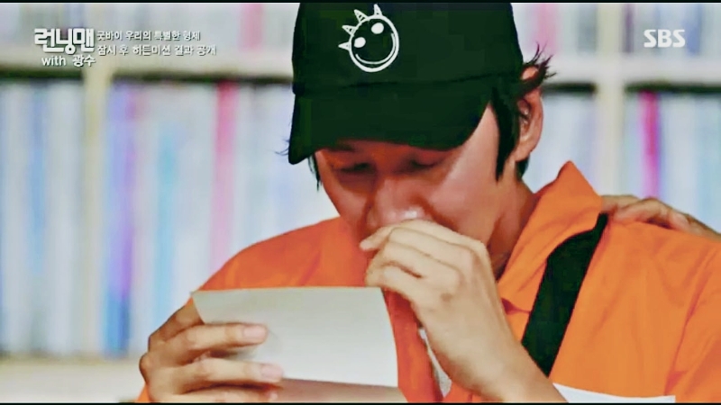 到了离别手写信环节，李光洙哭着朗读，其他人也忍不住泪崩。