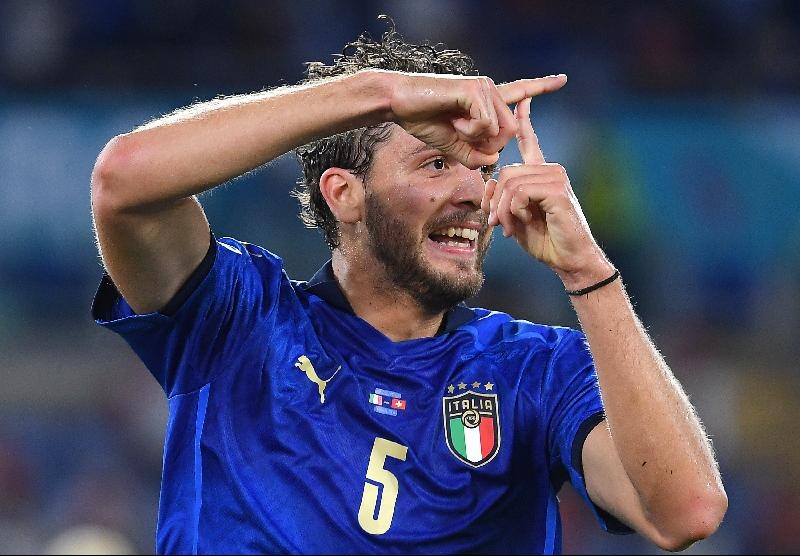 洛卡特利大放异彩梅开二度，成为意大利以3比0大胜瑞士的头号功臣，也拿下全场最佳球员。（欧新社照片）