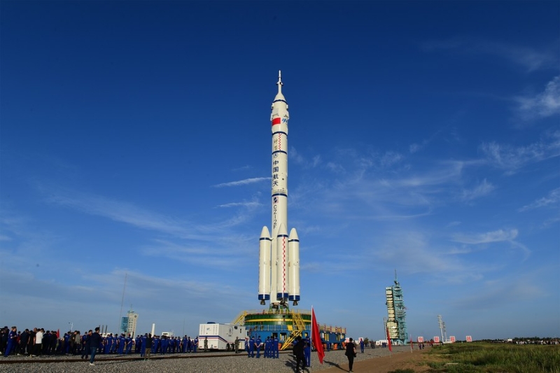 中国在当地时间周四（6月17日）上午9时22分发射“神舟十二号”飞船，三名太空人被送往“天宫号”空间站。（图 ：新华社）