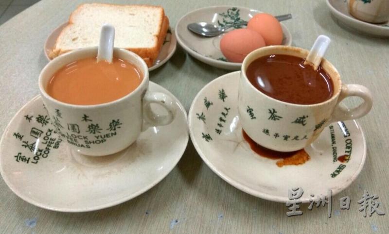 符祥福保留的这2个多年前留下来的茶杯义意重大,右边那个是他们家位于实兆远的咖啡店华盛号的专有茶杯,左边那个位于木威的也是他家的咖啡店乐乐园茶室的专属茶杯。