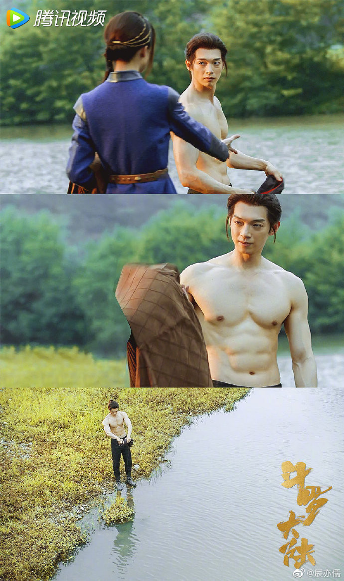 辰亦儒在中国剧《斗罗大陆》中展现洗衣板腹肌。