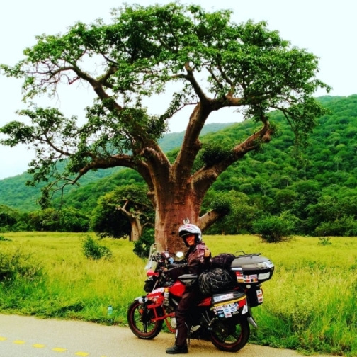 2017年，阿妮塔荣获亚洲纪录大全颁发“全球独骑摩托环游世界最长纪录的女性”。早在2016年，她也获得大马纪录大全的“第一位独骑摩托环游世界的女穆斯林”荣誉。