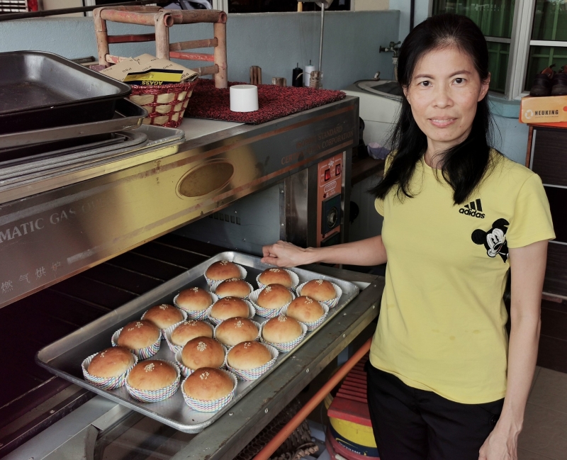 擅长烹饪和制作面包糕点的郭宝玉，常常协助社团活动的膳食工作。