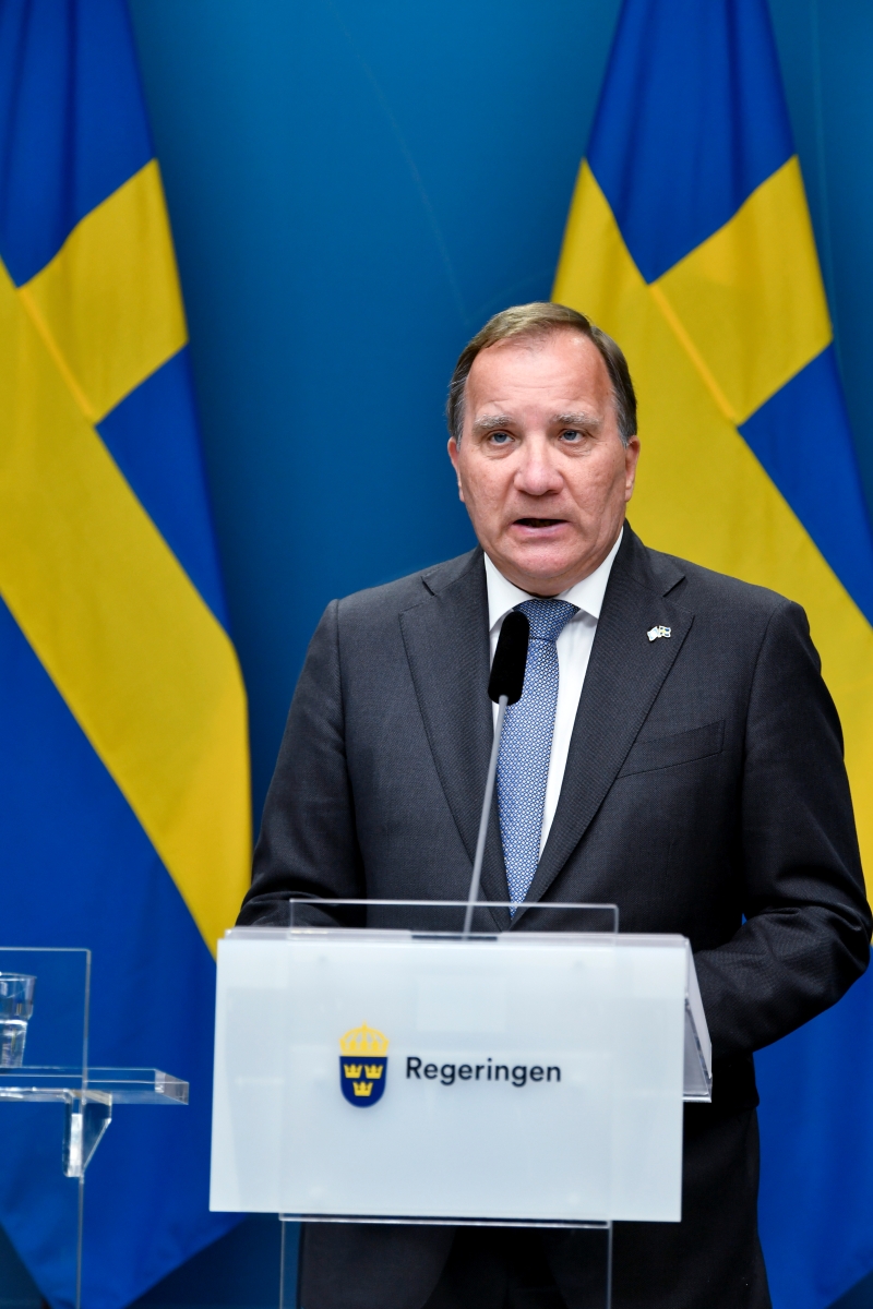 脸色略难看的瑞典首相勒文召开记者会交代政府垮台的消息。（欧新社照片）

