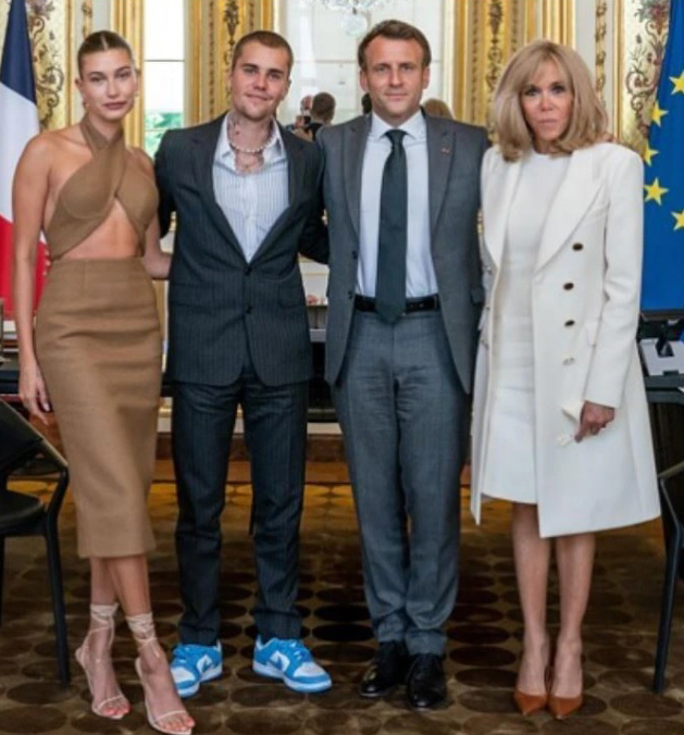 小贾斯汀与老婆海莉一起会见法国总统马克龙贤伉俪。

