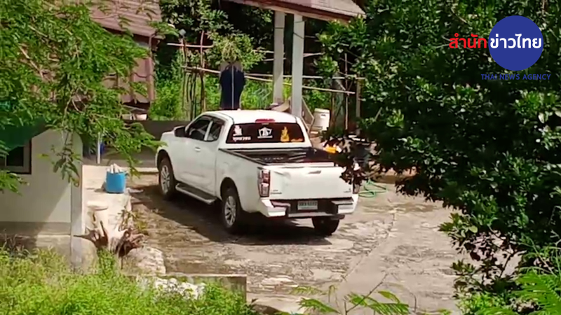 凶嫌犯案后驾车逃至罗勇府一民宅并挟持人质。（微信照片）