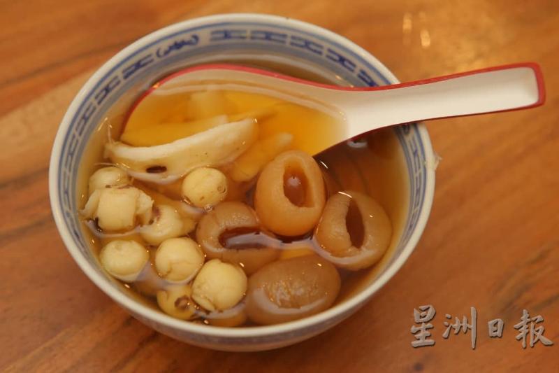 莲子百合糖水,祝愿新人连生贵子、百年好合、甜甜蜜蜜。