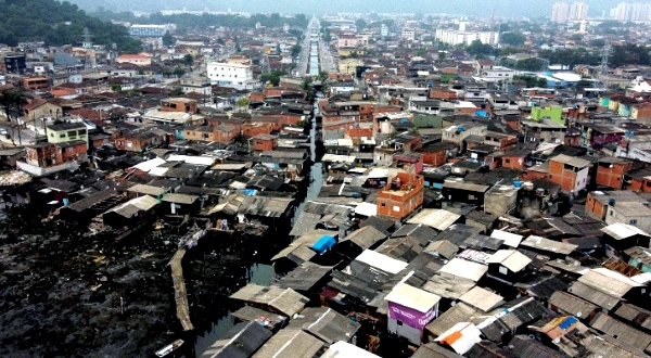 Aerial view of the Dique da Vila Gilda favela in Santos. AFP