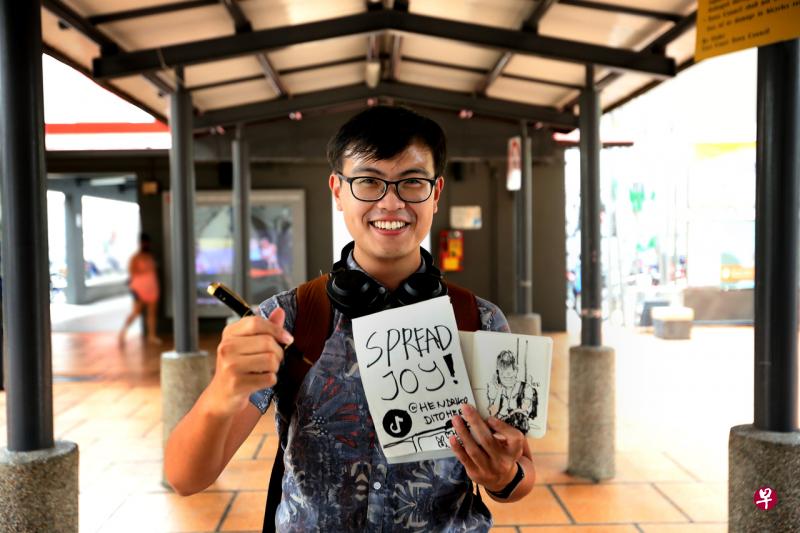 来自印尼的黄荣宗9年前获得亚细安奖学金到新加坡念书，念大学时他开始加入素描组织“新加坡城市写生人”。