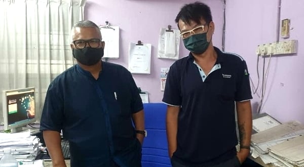 Jisham Jamu (L) has known Issac for more than 20 years and they are still friends now. Jisham Jamu (L) has known Issac for more than 20 years and they are still friends now.