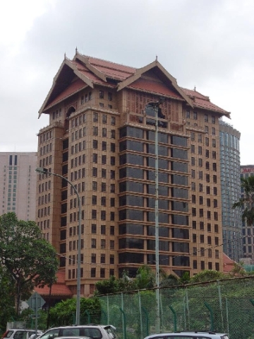 Royale Chulan酒店屋顶造型，采用登加楼传统建筑屋顶样式。