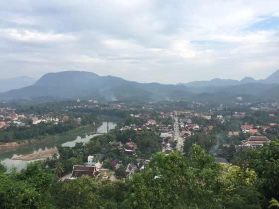 普西山（Mount Phu Si）是俯视山城和观赏日落的最佳位置。

