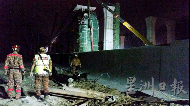 2014年捷运工程意外，3名孟加拉移工被上百吨的混凝土箱型梁压死，血肉模糊，粉身碎骨。