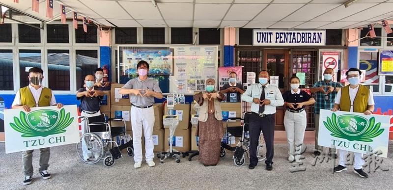 慈济志工作主动询问马樟县医院和县市卫生局的需求，并提供所需的医疗物资。