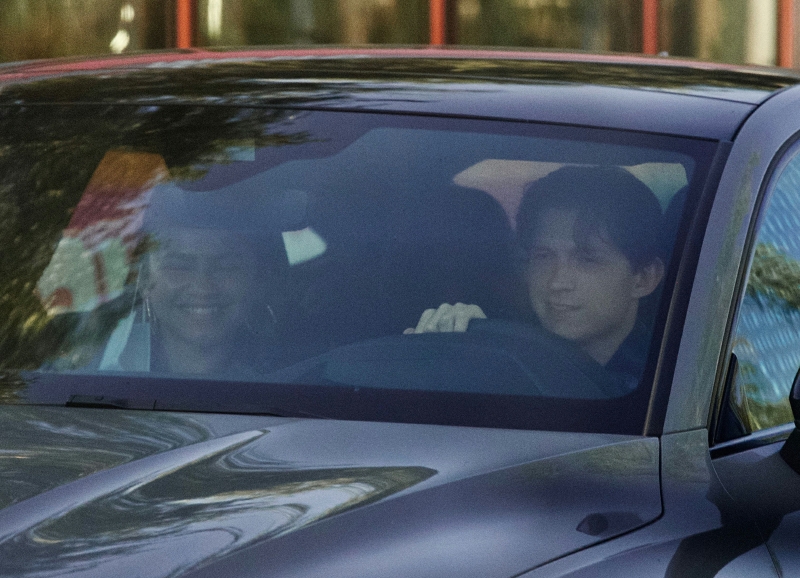 汤贺兰拍到开车载赞妲雅在洛杉矶兜风。