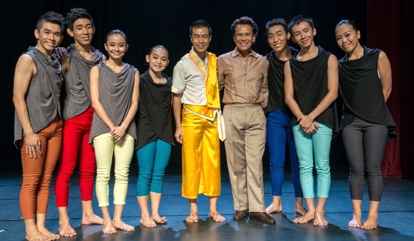 Ramli (R4) has been collaborating with dance troupes from around the region.