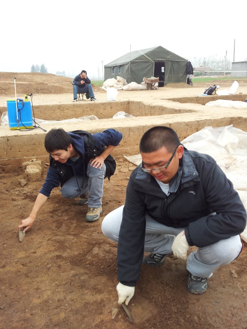 林家豪说田野考古工作过程中常要日晒雨淋。图为考古发掘工作最重要的工具——手铲。