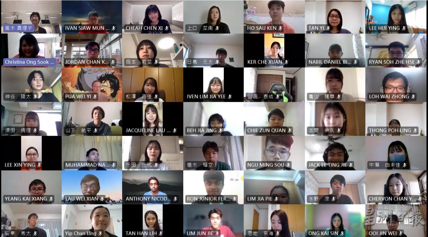 拉曼大学和日本爱知学院大学的师生在虚拟游学活动中相见欢。

