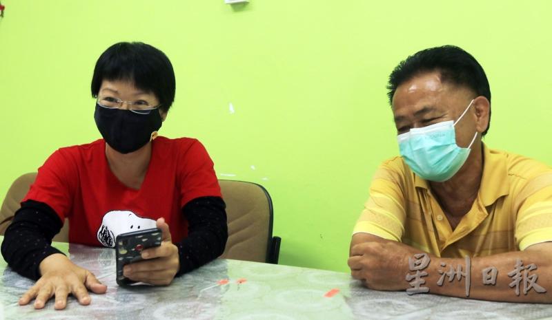 郑进蕊（左）与村委李光兴（右）向记者揭露村民的贪婪行为，呼吁各界提高警惕。