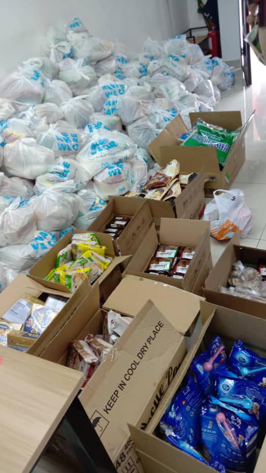 蔡伟杰服务中心所派送的物资是以特制的白色塑胶袋包装。