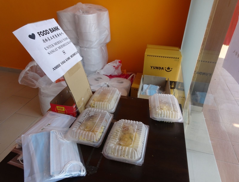 为避免浪费，Linked Express公司建议热心者报效10包饭盒，让有需要的人领取。