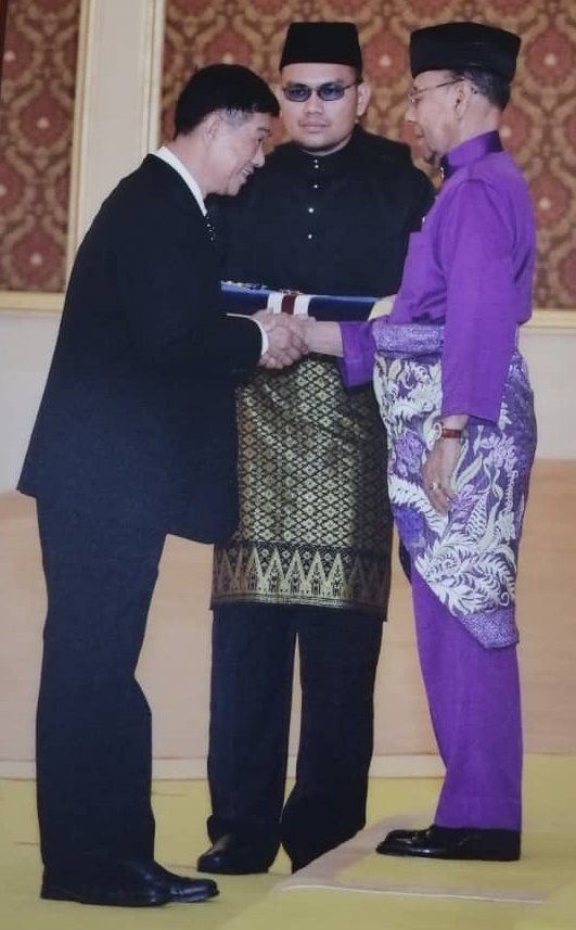 郭子仁于2015年，获得最高元首颁发AMN勋衔。