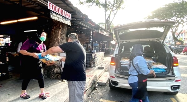 The Malaysia-China Welfare Advisory Society launches a relay campaign calling on Chinese nationals in Malaysia to support local food banks. The Malaysia-China Welfare Advisory Society launches a relay campaign calling on Chinese nationals in Malaysia to support local food banks.