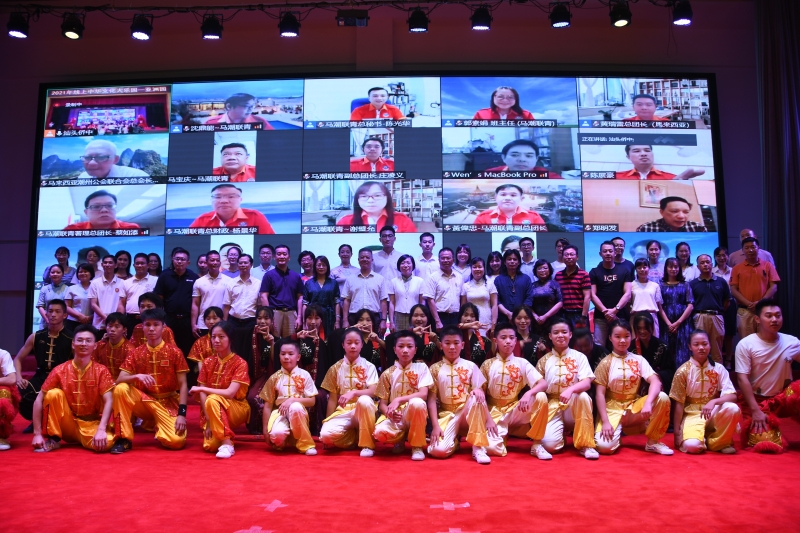 为期10天线上及线下结合的“中华文化大乐园”亚洲园开幕礼后，全体参加者和嘉宾合影。