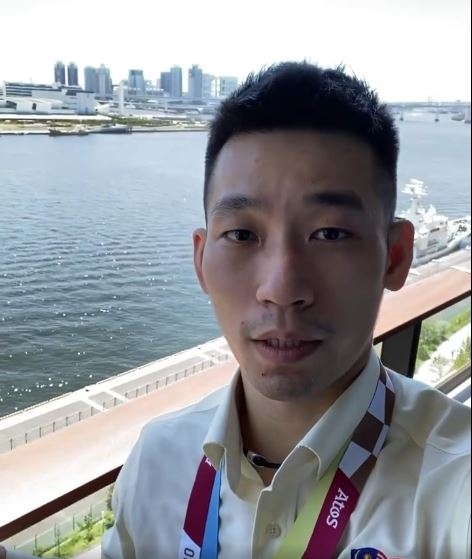 陈炳橓在社媒上发布了36秒的视频，分享奥运选手村露台外的美丽风景。（陈炳橓脸书视频截图）