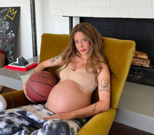 曾历经过3次流产的海尔希今年初宣布怀孕，不少粉丝都替她感到开心。