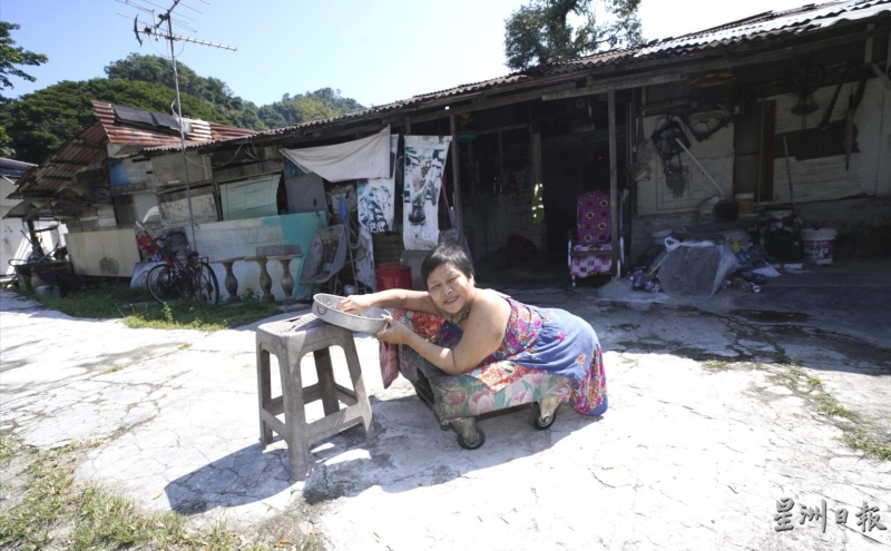冯秀珍与家人居住在昆仑朱罗区的木屋多年，有著许多生活回忆。
