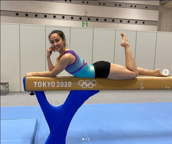 法拉安在与印有东京奥运会字眼的平衡木上合照。（法拉安IG照片）