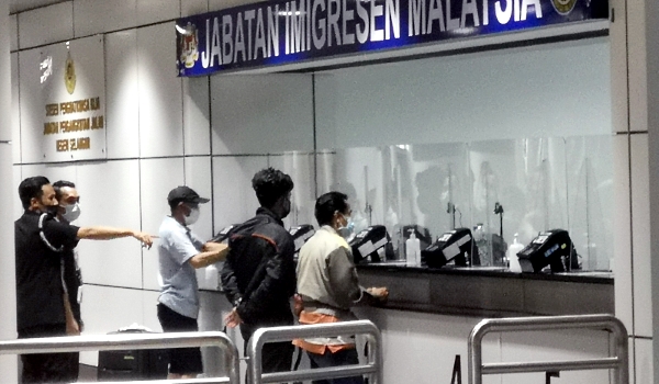 A 24-hour special counter at the airport to speed up the repatriation calibration program.