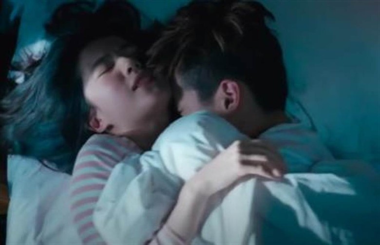 吴亦凡在《致青春·原来你还在这里》“硬上”刘亦菲的激情床戏在微博疯传。