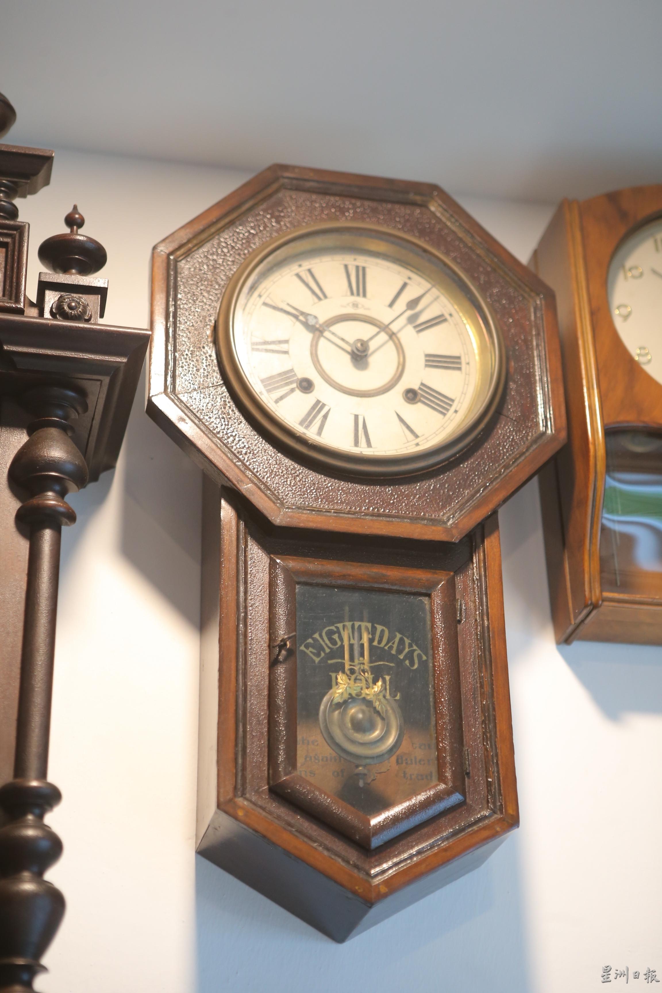 这个八卦造型的古董钟是洪茂强的第一个收藏品。