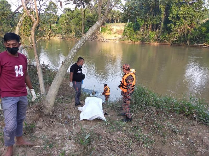 7旬失踪妇被村民发现卧尸在河岸上。（图取自彭消拯局脸书）