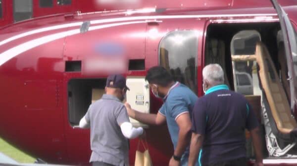 隆坡人开直升机来买饭，是扁担饭档老板接过最豪华的订单。（图片来源：马来西亚前锋报）