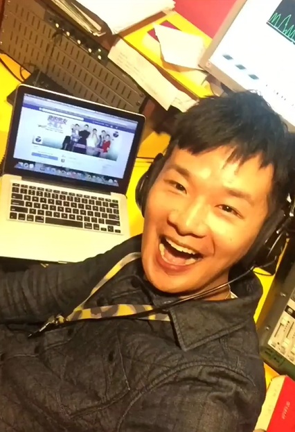 辛伟廉刚加入电台的青涩时期。